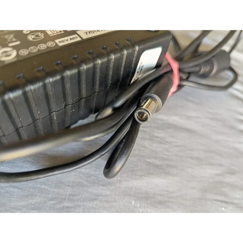 Genuine HP 135W 19.0 V AC Adapter + Power Cord HP Part# 397747-001 Compaq Comp